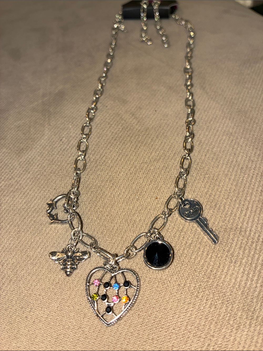 Paparazzi Reminiscent Reveal Silver Heart Key Bee‎ Charm Necklace Earrings Set - Picture 5 of 6